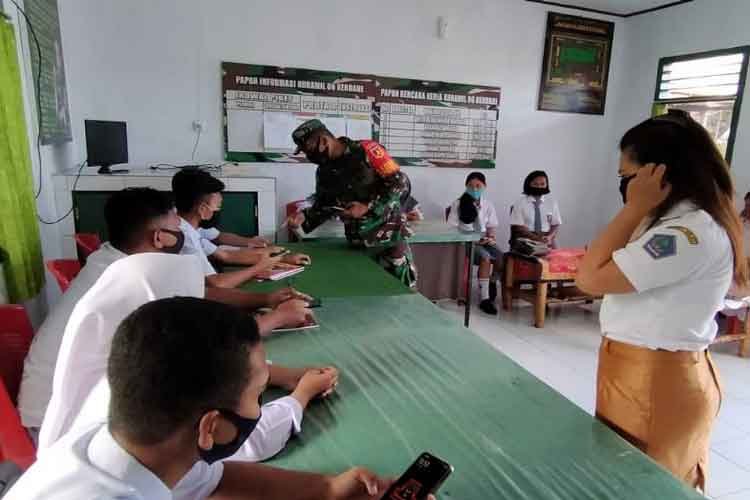 Koramil 1301-06/Kendahe, menyediakan fasilitas internet gratis di markas Koramil 06/ Kendahe