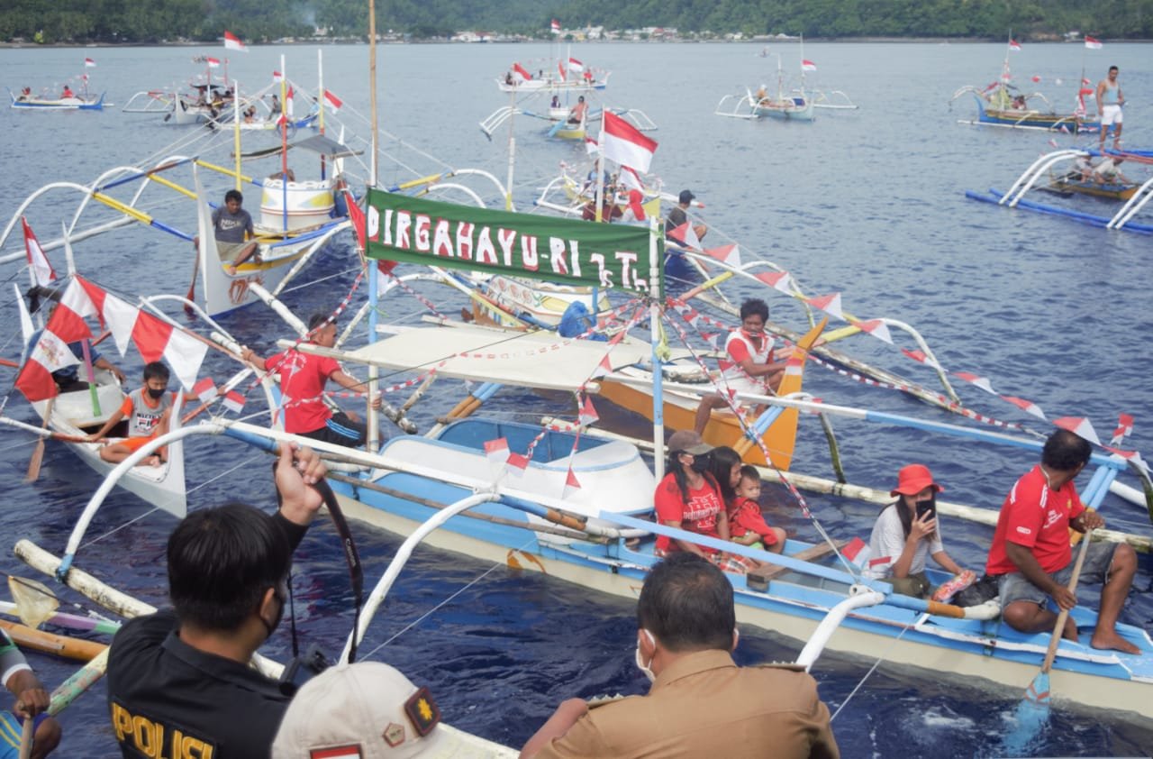 Bendera Merah Putih dikibarkan di Laut Tabukan Utara Nusa Tabukan
