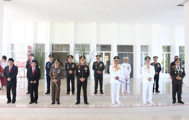 Foto Bersama Gubernur dan Wakil Gubernur Sulut dan DPRD Sulut bersama Kajati Sulut, Pimpinan TNI/Polri, SKPD dan unsur Forkopimda