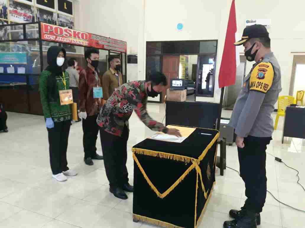 Pengambilan Sumpah dan Penandatanganan Pakta Integritas Penerimaan Anggota Polri Tahun 2020 di Polres Minsel, Rabu (19/8/2020).