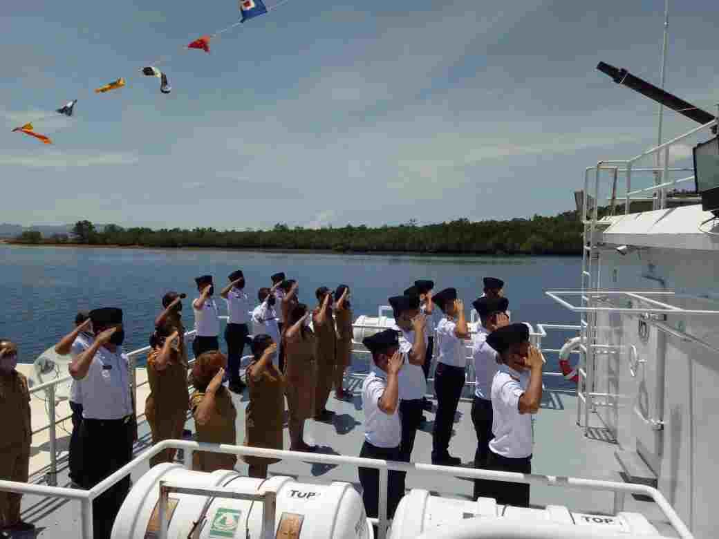 Personel Bakamla Zona Maritim Tengah Upacara HUT RI ke 79
