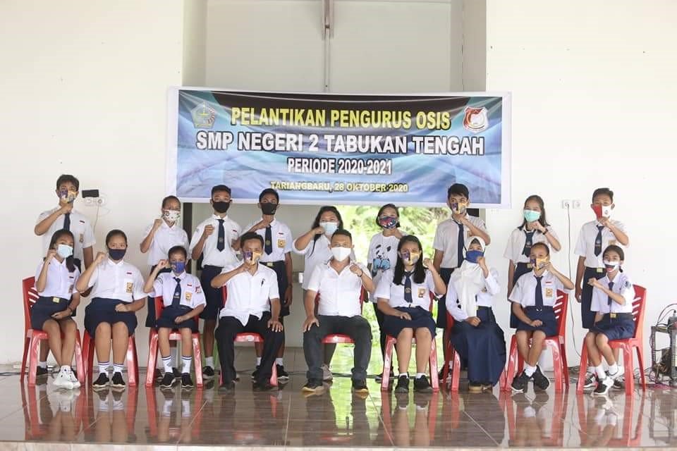 Kapitalaung Rendingan Bersama Kepsek Spendu Tabteng dan Para Pengurus OSIS Spendu Tabteng, Foto Bersama Pasca Pelantikan