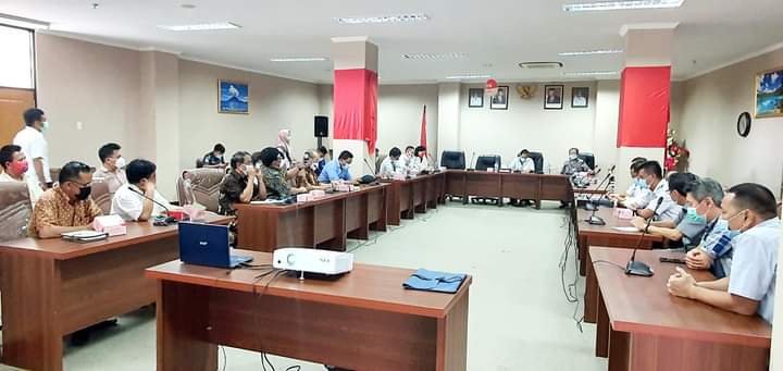 Komisi III DPRD Sulawesi Utara bersama IKISST RDP perubahan tarif masuk di Pelabuhan Manado
