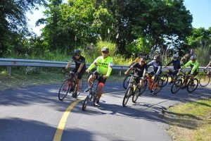 Rombongan Fun Bike Pemkab Sangihe Di Salah Satu Belokan Di Kecamatan Manganitu (Foto : Gr/Lintasutara)