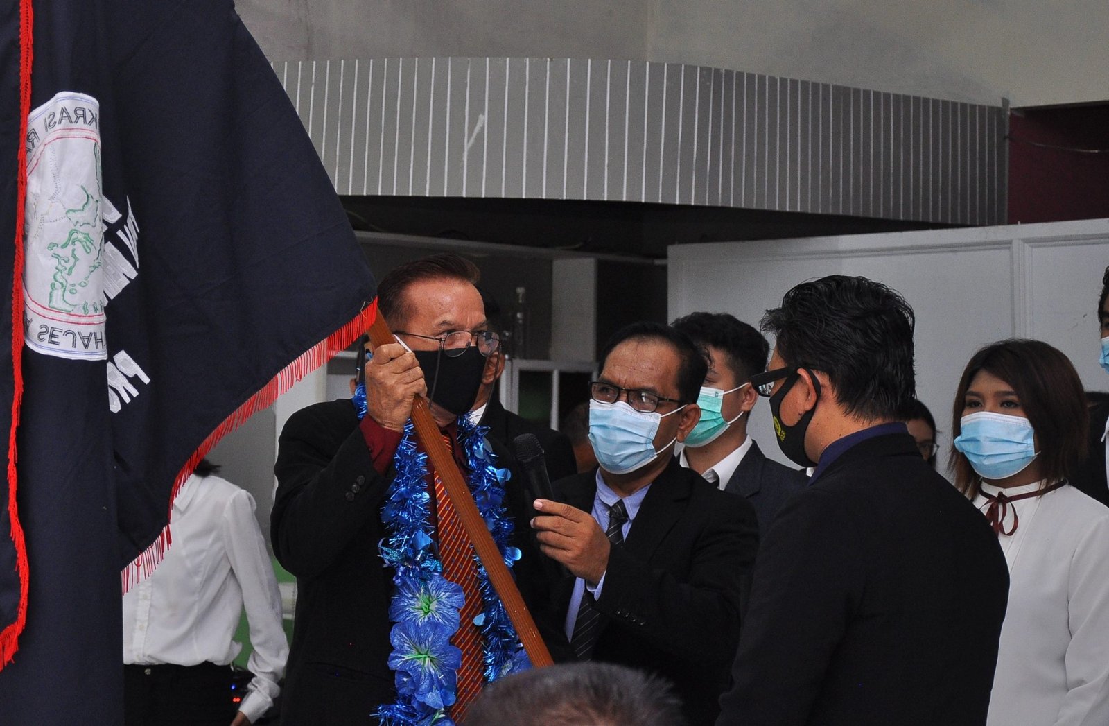 Penyerahan Pataka PDRIS Dari Ketua DPW Provinsi Sulut Kepada Ketua DPC Kabupaten Kepulauan Sangihe (Foto : Lintasutara/Gr)