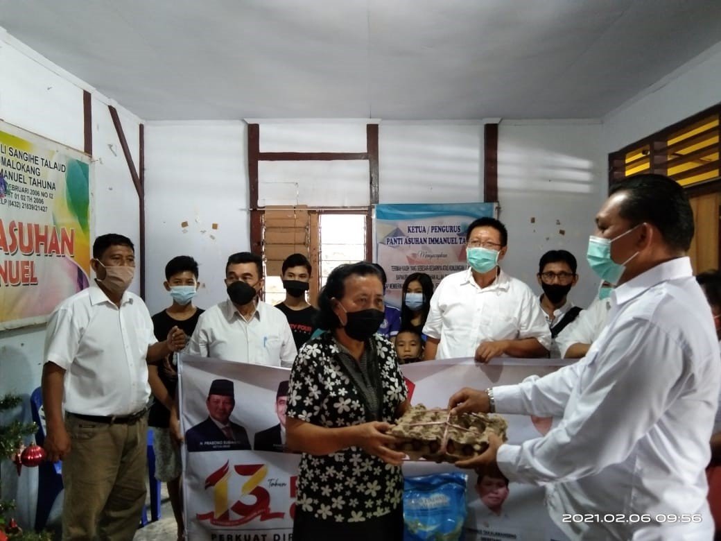 DPC - PAC Partai Gerindra Sangihe Menyerahkan Sembako Ke Pengurus Panti Asuhan (Foto : Ist)