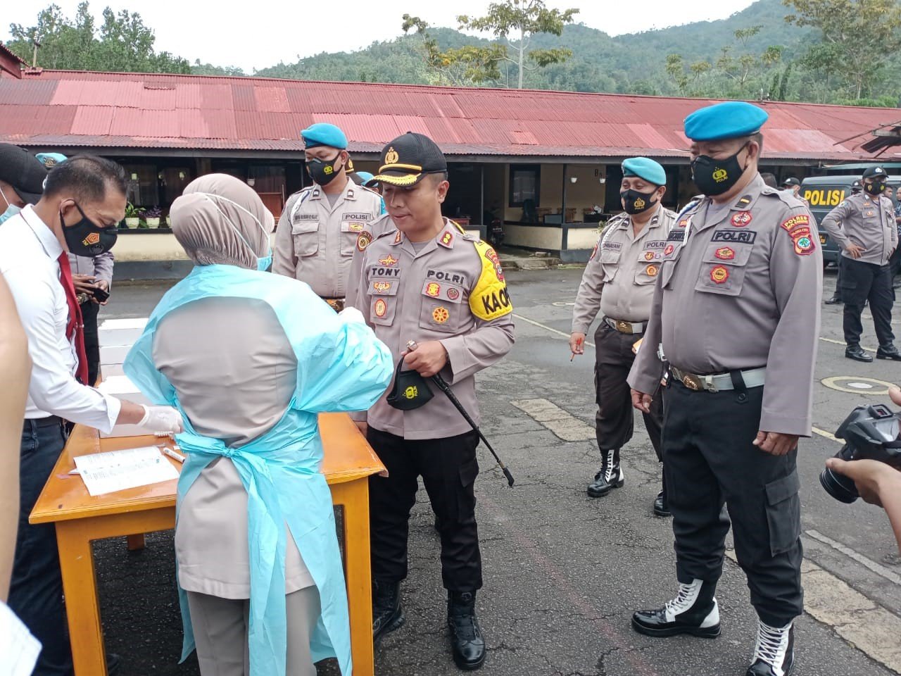 Kapolres Sangihe AKBP Tony Budhi Susetyo Turut Ikut Dalam Tes Narkoba (Foto : Ist)