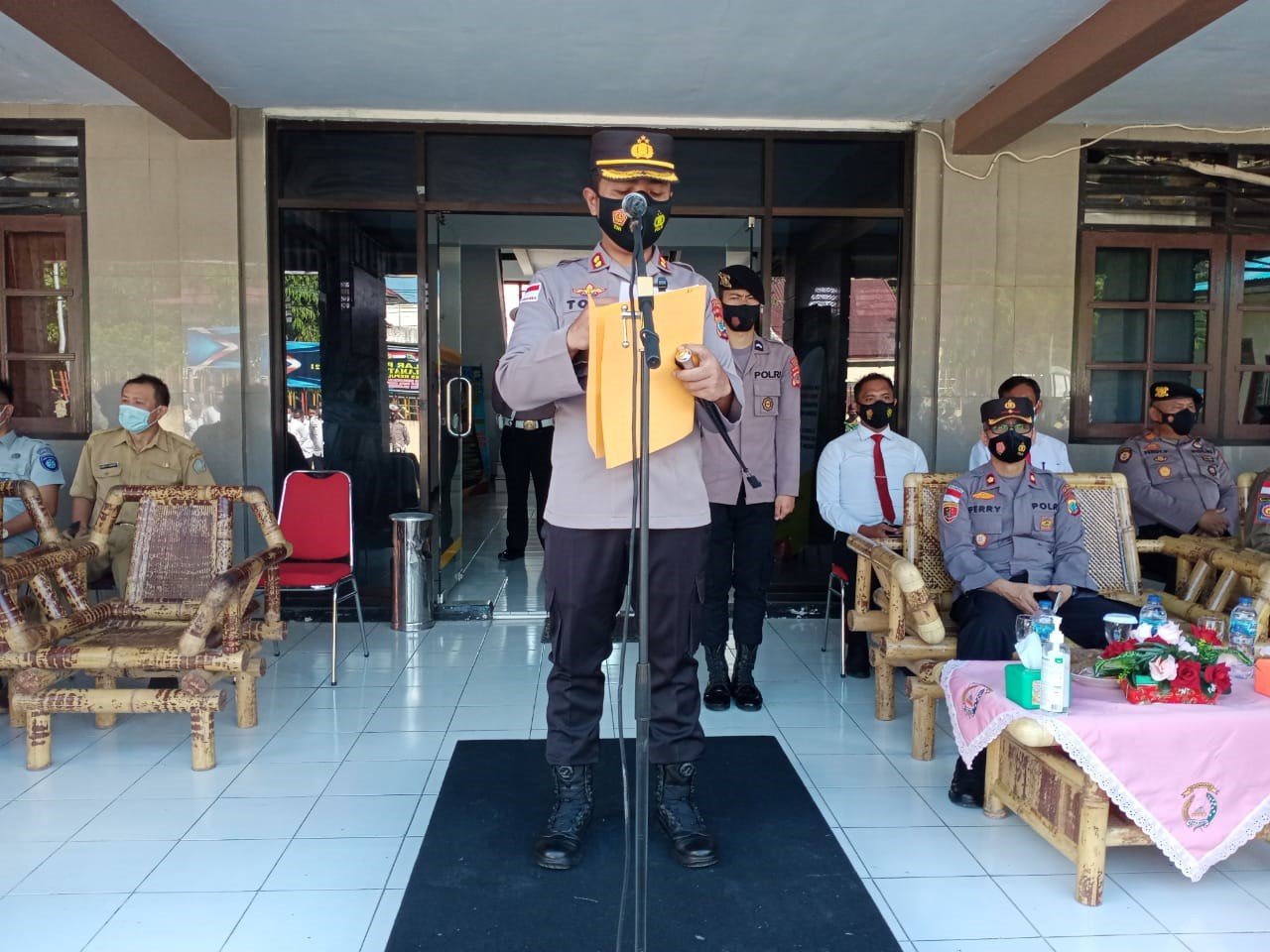 Kapolres Sangihe AKBP Tony Budhi Susetyo, Membawakan Sambutan Dalam Apel Gelar Pasukan (Foto : Ist)