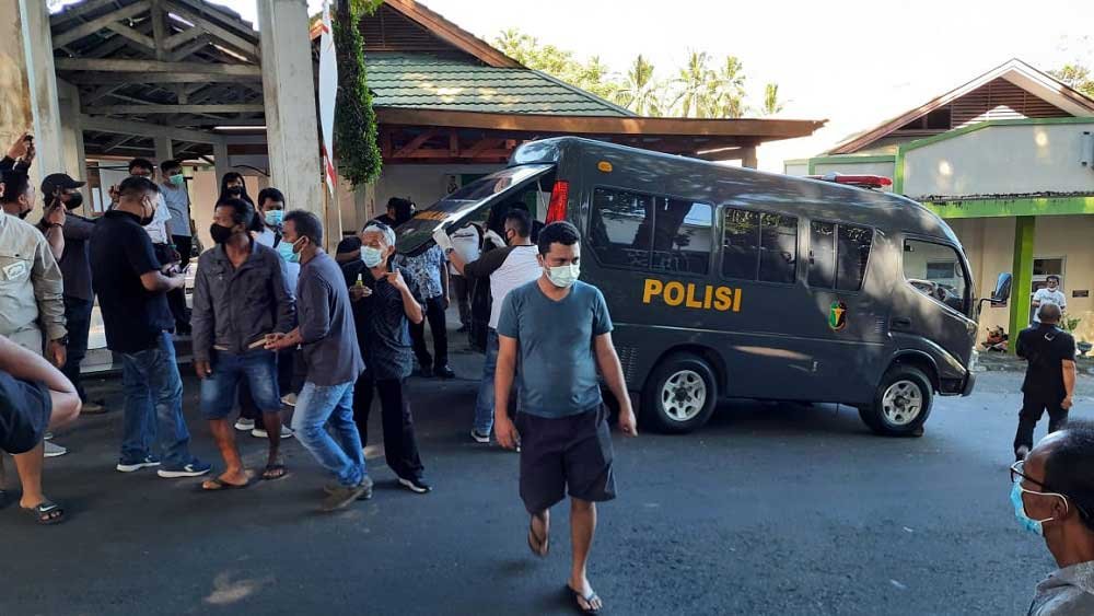 jenazah wabup sangihe tiba di RS Liun Kendage.