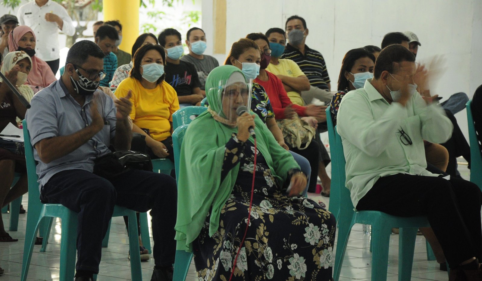 Salah Satu Pedagang Pasar Trikora Menyampaikan Gagasannya Kepada Bupati Kepulauan Sangihe, Jabes Ezar Gaghana (Foto : Ger/Lintasutara)