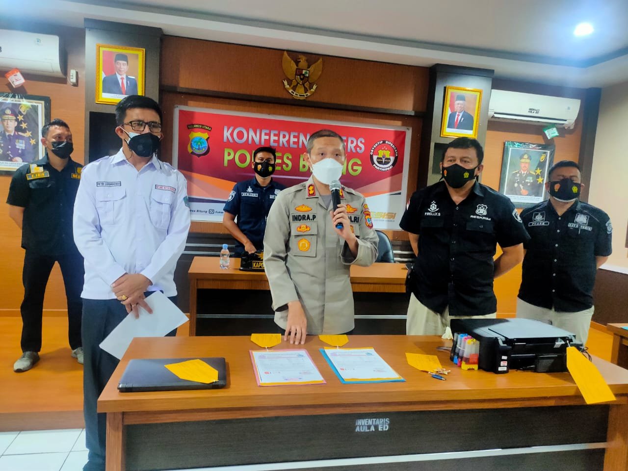 polisi menangkap pemalsu hasil swab PCR