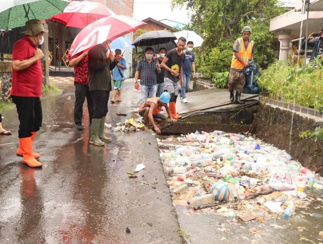 Walikota Manado tinjau anak sungai