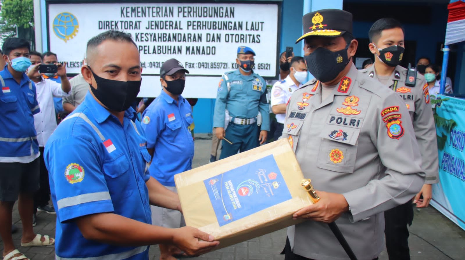 Paket Sembako dibagikan Kapolda