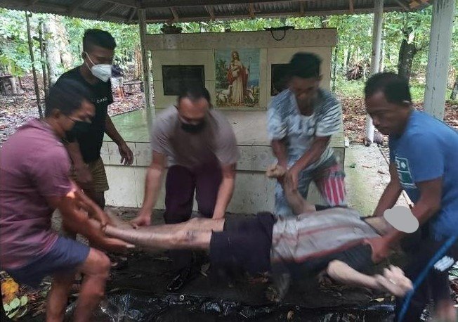 Penemuan Mayat AM di Kebun Karet Kelurahan Lirung Satu (Foto : Ist)