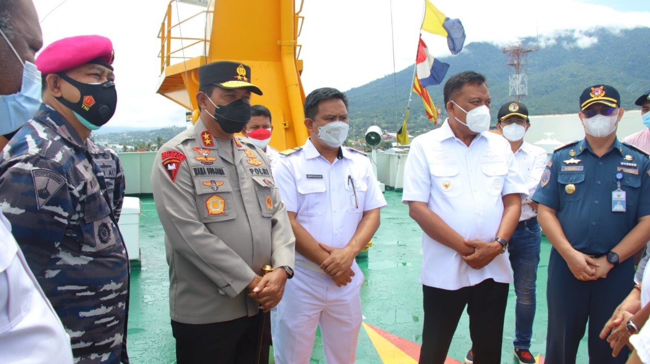 Gubernur Sulut Olly Dondokambey Didampingi Kapolda Sulut Irjen Pol Nana Sudjana dan Danlantamal VIII Brigadir Jenderal TNI Marinir I Wayan Ariwijaya Serta Forkopimda Sulut Lainnya, Mengunjungi Kota Bitung (Foto : Ist)