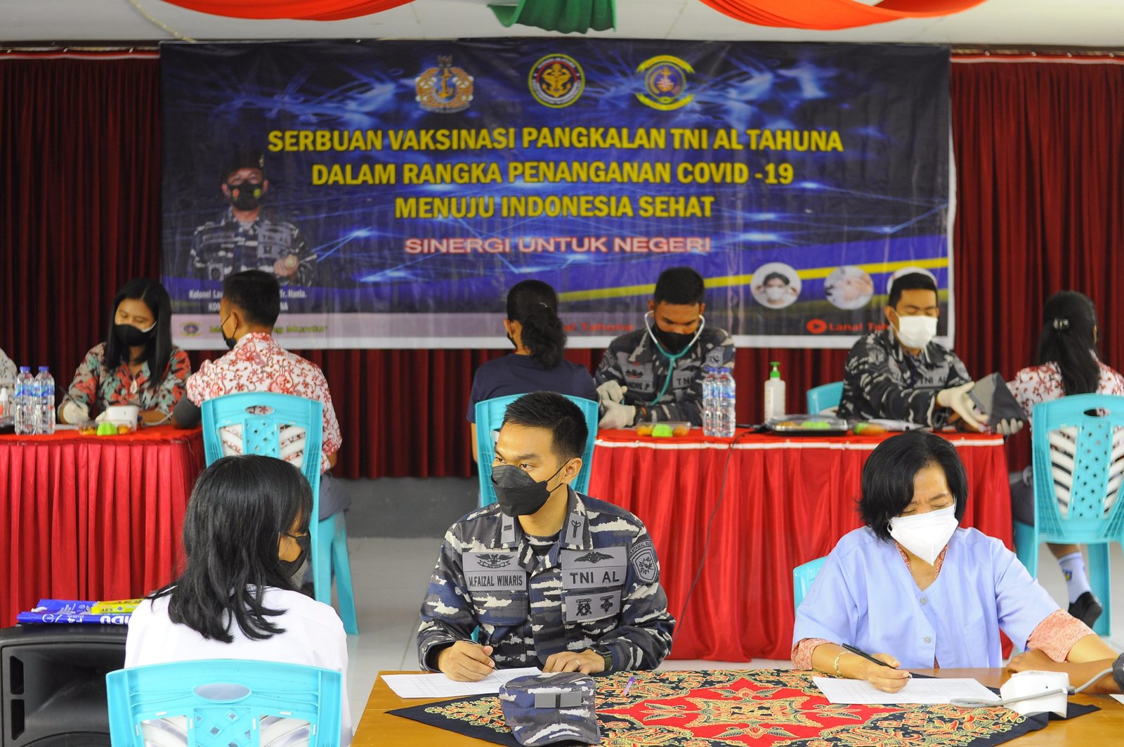 Serbuan Vaksinasi Lanal Tahuna di SMK N 1 Tahuna (Foto : Lintasutara)