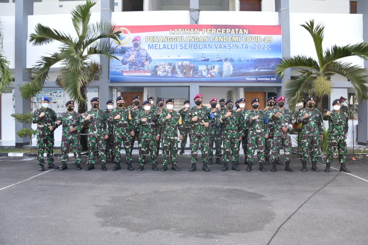 Foto Bersama Seusai Pembukaan Latihan Percepatan Penanggulangan Covid-19 Melalui Serbuan Vaksinasi (Foto : Ist)