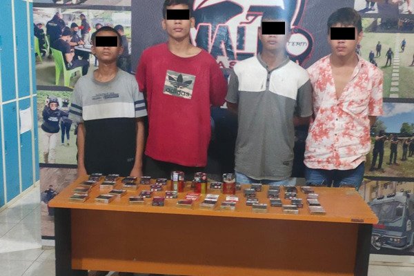 Empat Pelaku Pencurian di Kios Pasar Bersehati Yang Diringkus Satgassus Maleo (Foto : Ist)