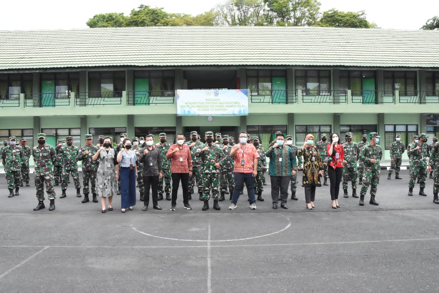 Foto Bersama Korem 131/Santiago Bersama BRI Cabang Manado Seusai Sosialisasi (Foto : Ist)
