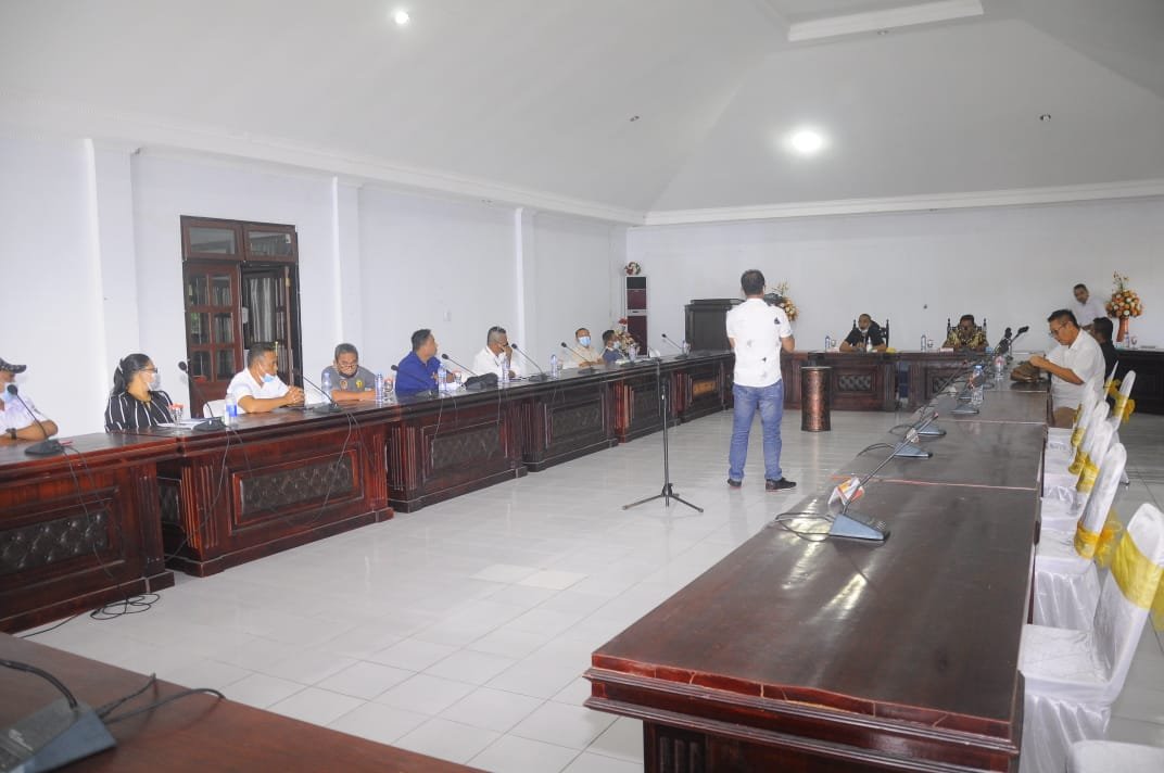 RDP di Aula DPRD Sangihe Menghadirkan PT. Valvrone Selaku Vendor PT. PLN dan Masyarakat Kampis (Foto : Lintasutara)