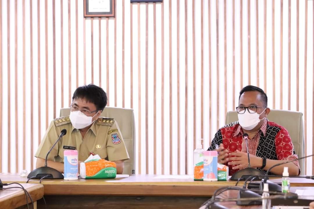 Walikota Andrei Angouw Bersama Wakil Walikota Manado Richard Sualang Memimpin Rapat Evaluasi Pendapatan Daerah (Foto : Ist)