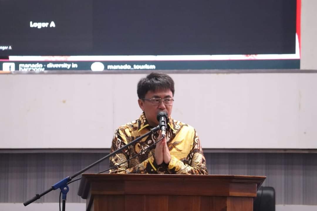 Walikota Manado Andrei Angouw Membuka Seminar Batik (Foto : Ist)