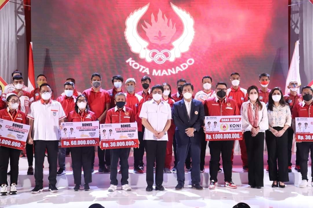 Foto Bersama Seusai Peresmian Sekretariat Sekaligus Pengukuhan dan Pelantikan Pengurus KONI Manado Masa Bakti 2021-2025 (Foto : Ist)