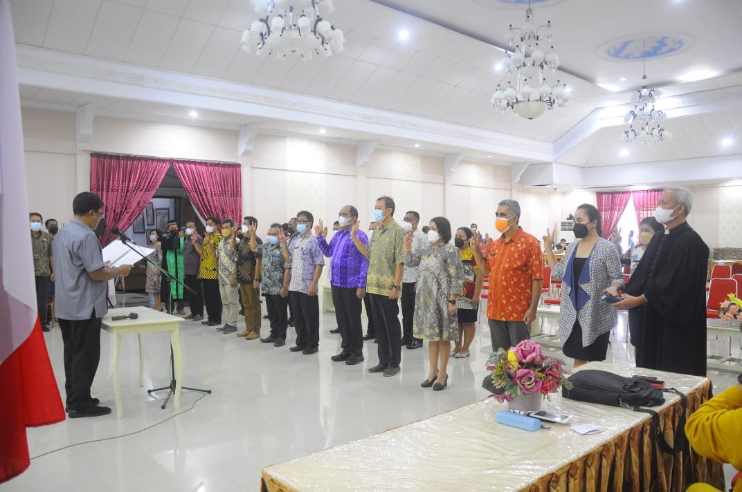 Bupati Kepulauan Sangihe Jabes Ezar Gaghana Melantik Pejabat Yang Dirolling (Foto : Ger/Lintasutara)