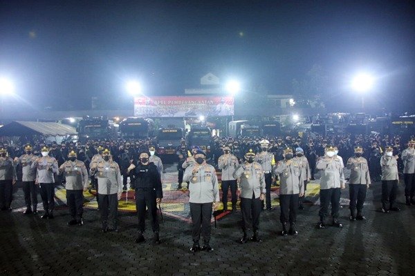 Foto Bersama Seusai Pelepasan Keberangkatan Personel Brimob Yang Akan Bertugas di Papua (Foto : Ist)
