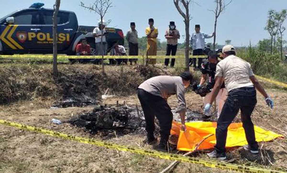 Seorang pria dibakar warga