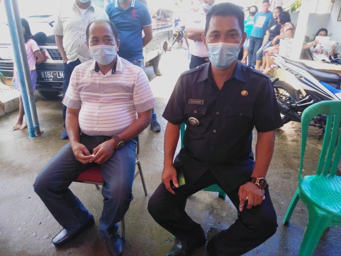 Kadis Dukcapil Sitaro Sem Makasiahe, Camat Biaro Golfinger Kalensang, Pilkapita Biaro