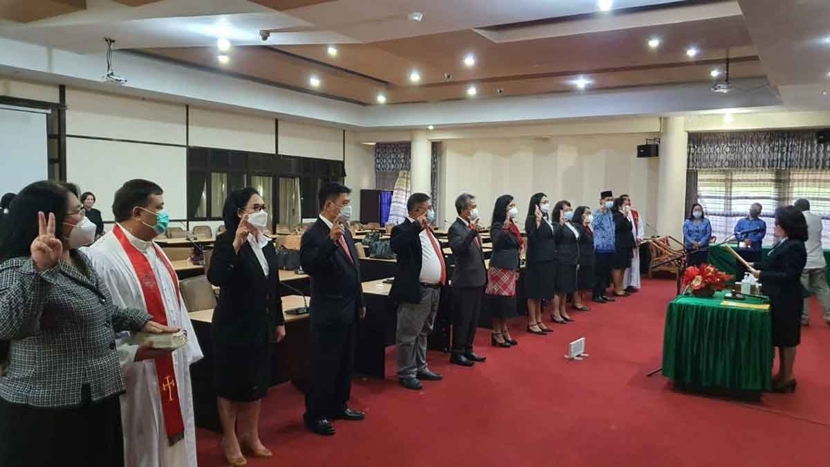 Rektor Unima melantik pimpinan jurusan dan Prodi FBS Unima