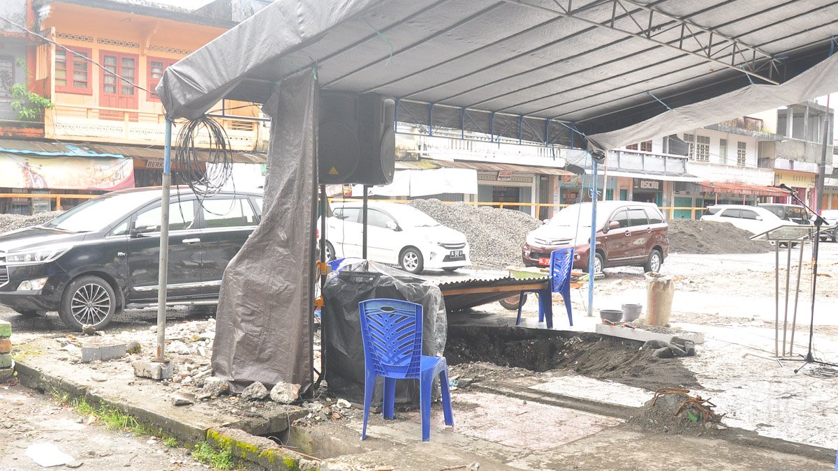 Pasar Modern Trikora, Peletakan Batu Dasar Pertama