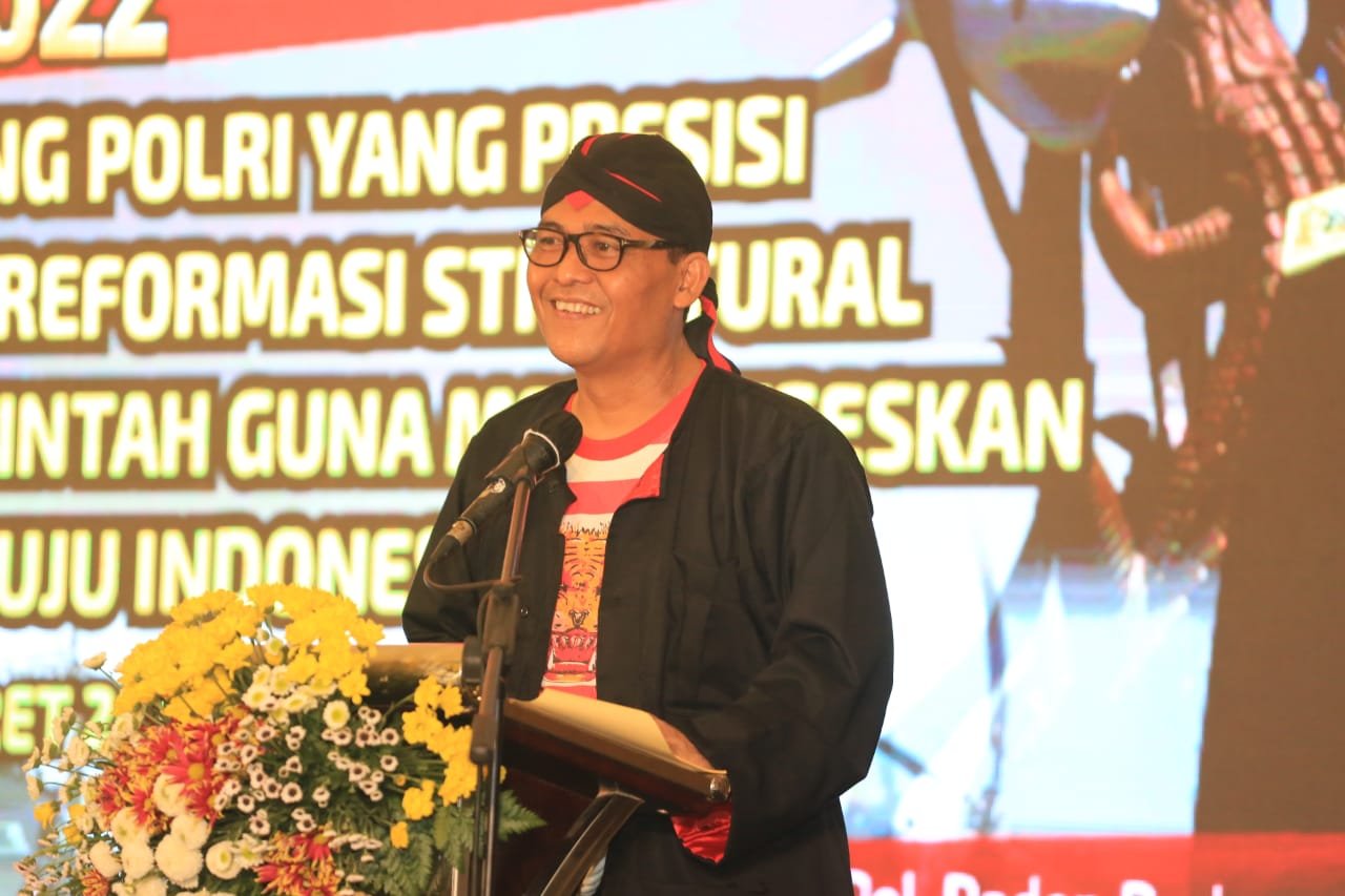 Irjen Pol Argo Yuwono memakai pakaian reog ponorogo