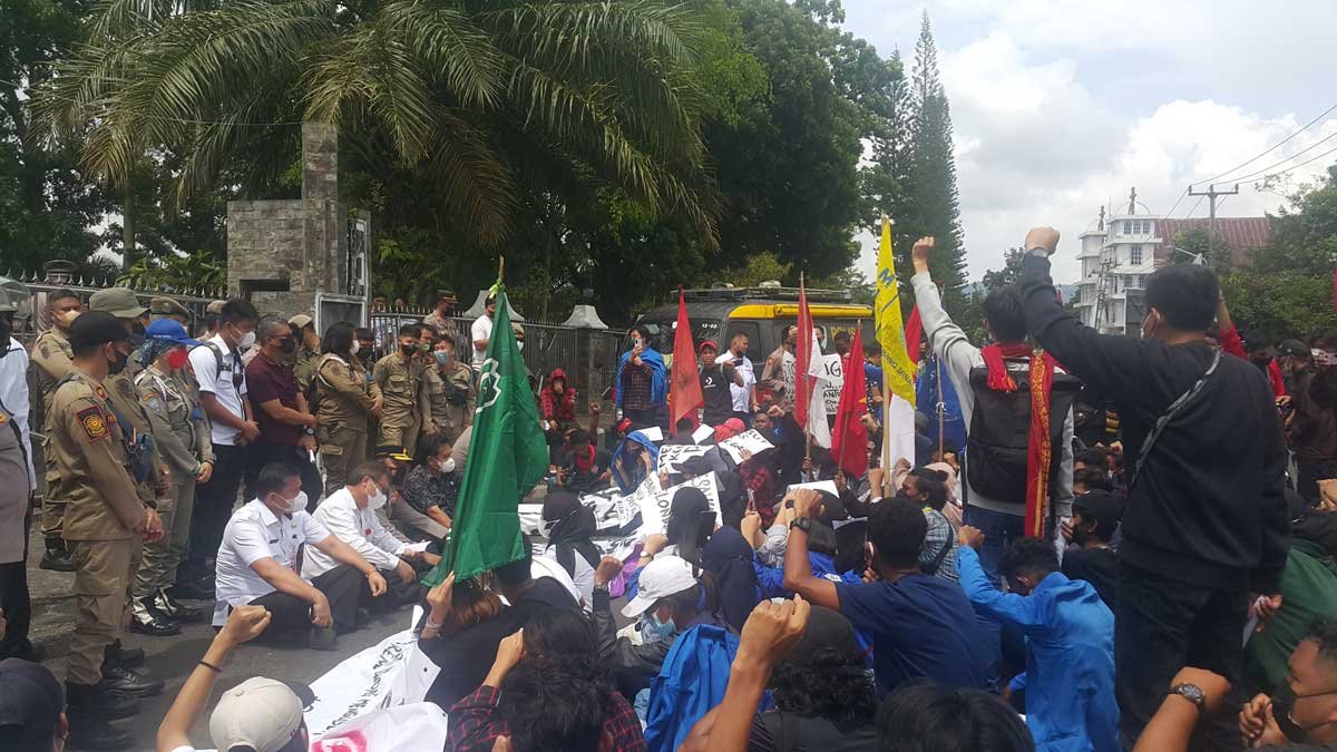 aksi mahasiswa di tondano