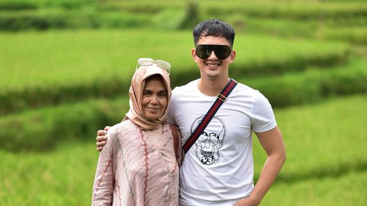 ibunda kiki farrel meninggal