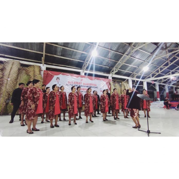 Show Paduan Suara Belengang yang tampil menghibur